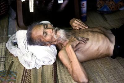 En ældre mand er flygtet og har søgt tilflugt i Thailand. 1979 © UN Photo by John Isaac