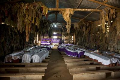 Ntarama kirke hvor omkring 5.000 mennesker mistede livet under folkedrabet. I dag er kirken et mindesmærke, og man kan se tøj og genstande fra ofrene © Genocide Archive of Rwanda