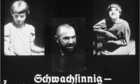 Propagandabillede af tre psykisk handicappede med titlen "Idiot" © USHMM