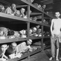 Befriede fanger i KZ-lejren Buchenwald, hvor Værnet arbejdede ©USHMM